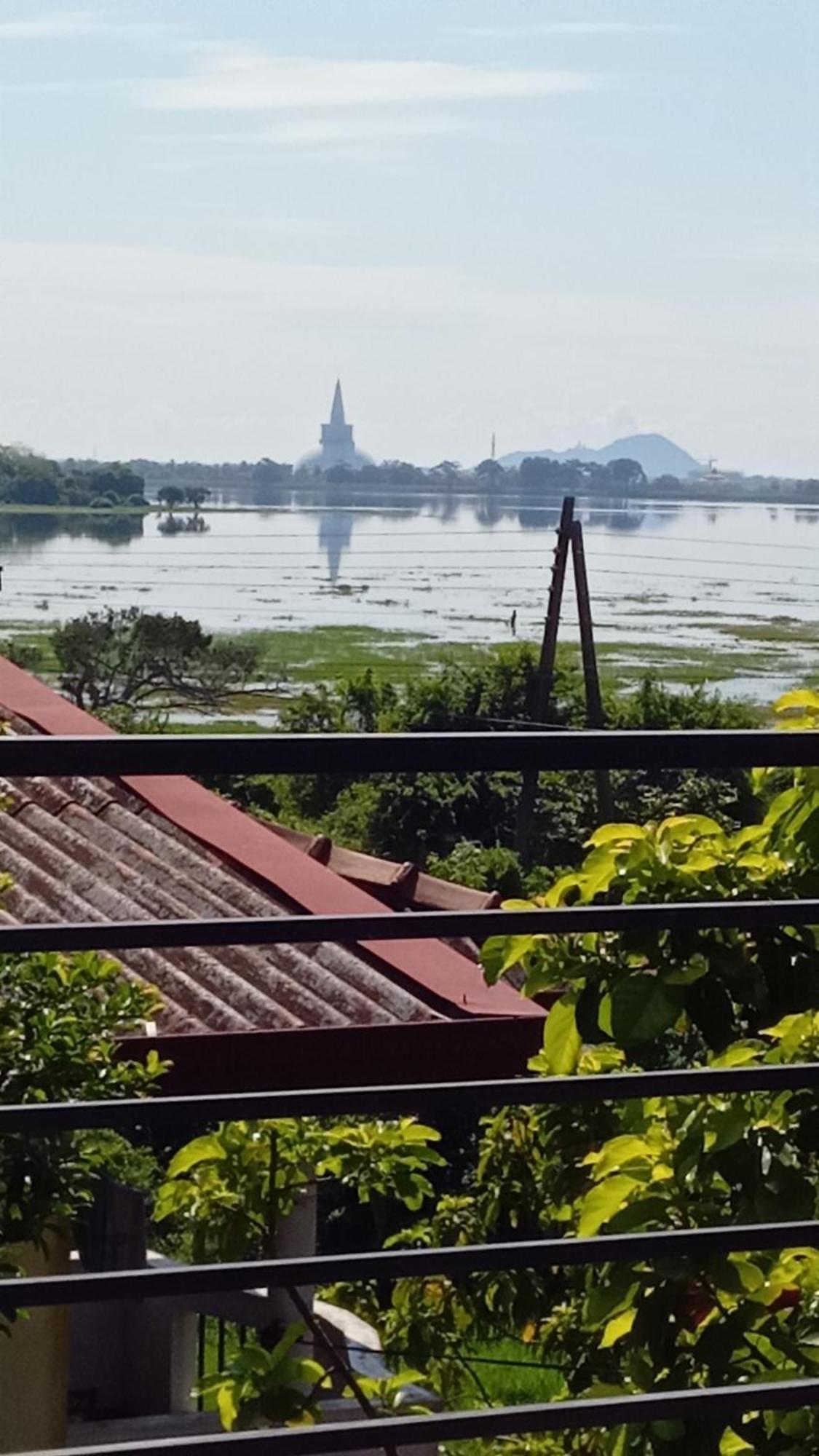 Lake Edge Resort Anuradhapura Exterior foto